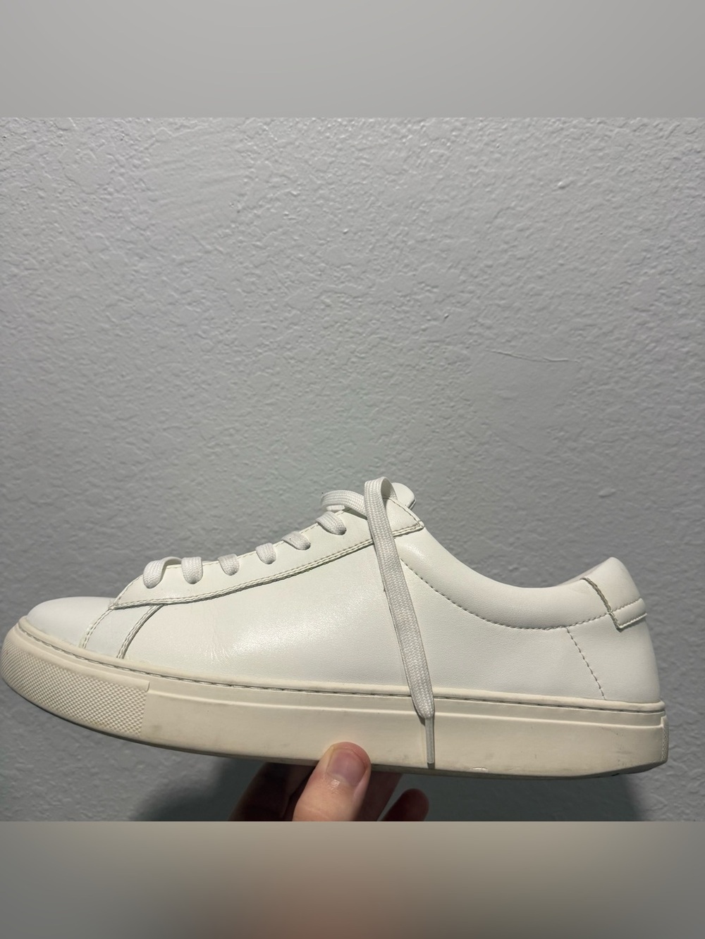 🇮🇹 11/44 Italian white leather distressed sneakers by 7 for all man kind.